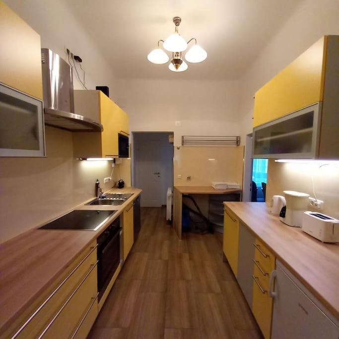 Altbauwohnung Neu Saniert - Fuer Familien Geeignet Vienna Exterior photo