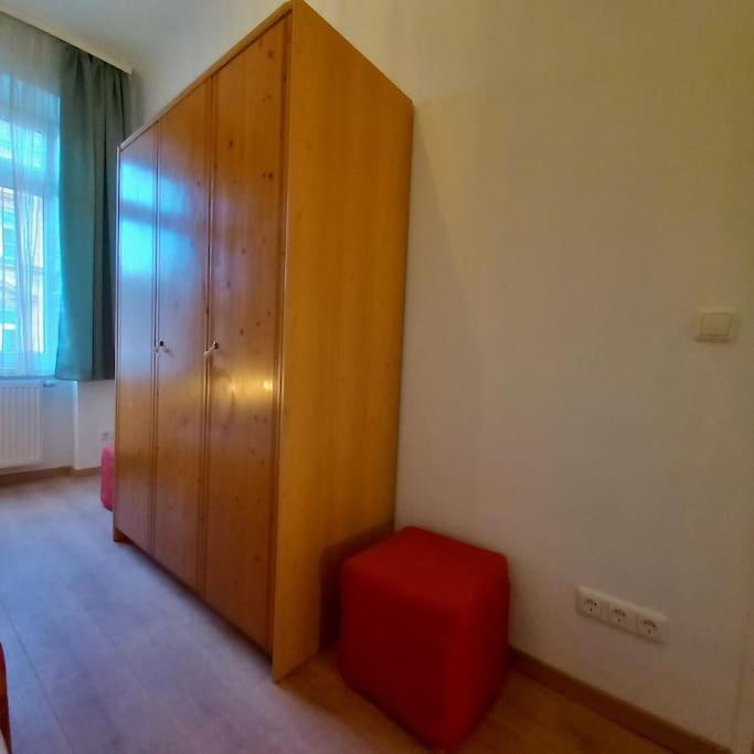 Altbauwohnung Neu Saniert - Fuer Familien Geeignet Vienna Exterior photo